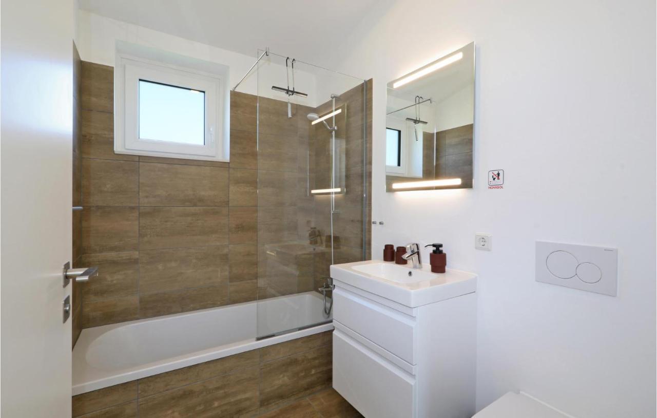 Stunning Home In Lembruch-Duemmer See With Sauna Екстер'єр фото