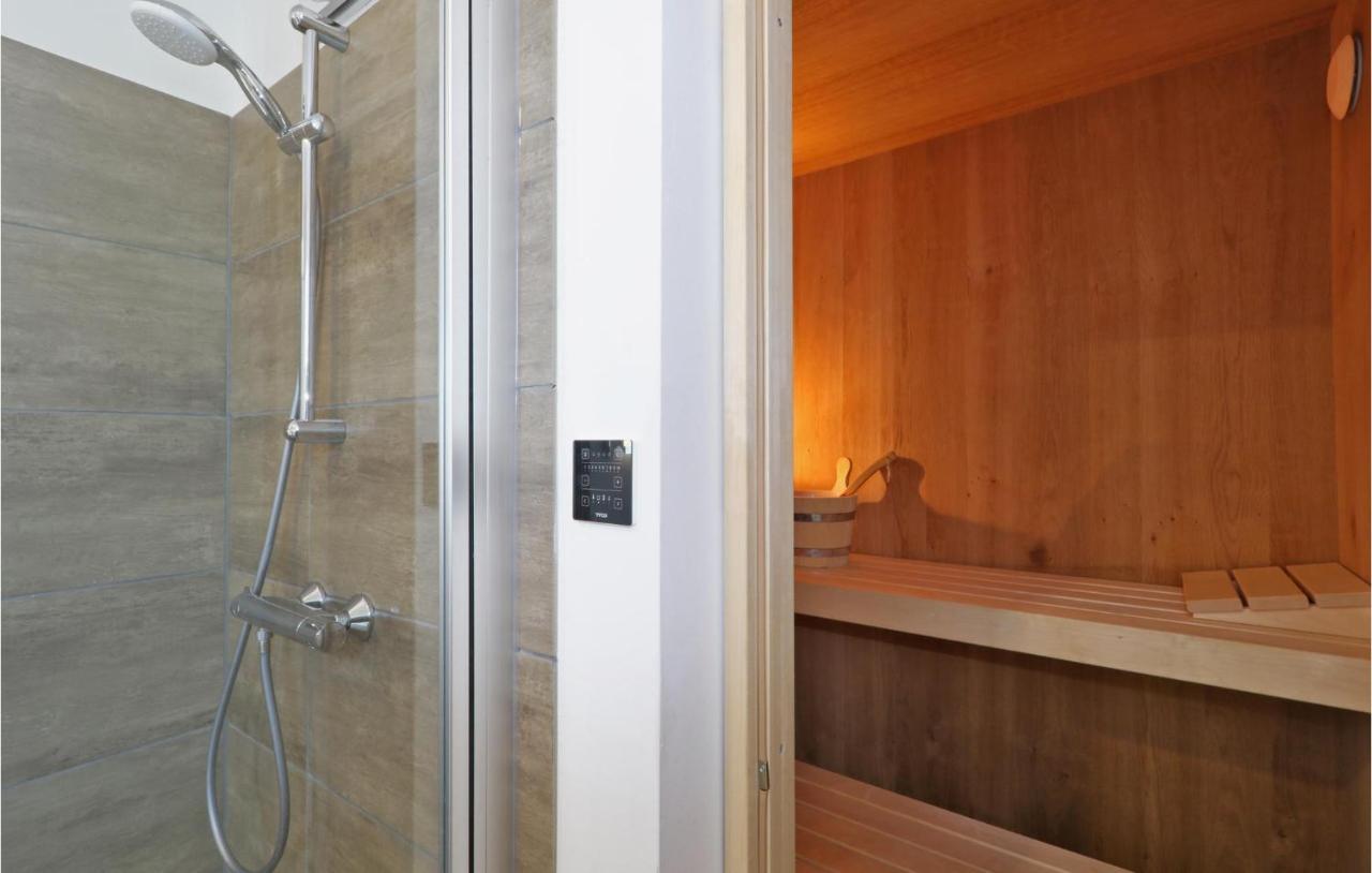 Stunning Home In Lembruch-Duemmer See With Sauna Екстер'єр фото